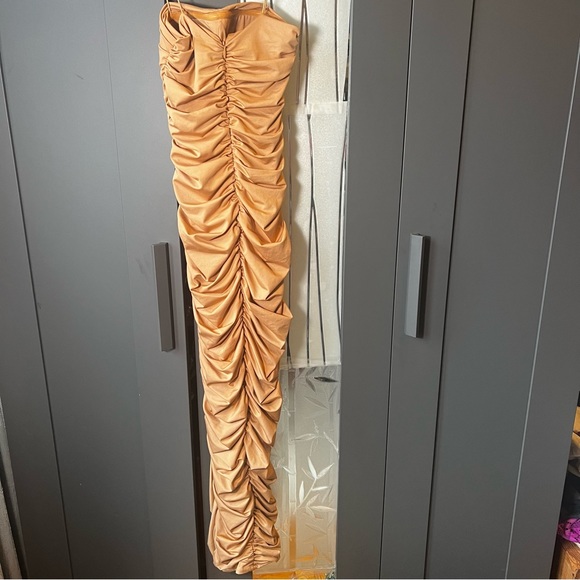 Oh Polly
Keep it Simple
Ruched
Midaxi Dress
Size 2 - Picture 8 of 9